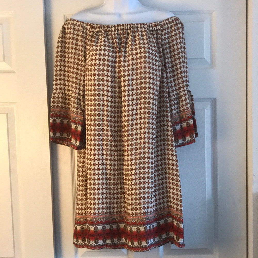 Off the shoulder bell sleeve shift dress
